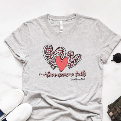 Love Never Fails Leopard Hearts Unisex T-Shirt