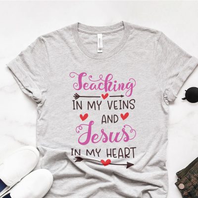 Teaching in my veins and Jesus in my heart Unisex T-Shirt